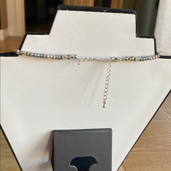 Elegant Beaded Necklace with Leaf Pendant - Picture 4 of 4